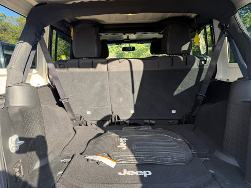 Used 2016 Jeep Wrangler Unlimited Sahara image 15