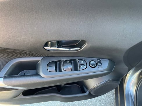 Used 2024 Nissan Kicks SV image 11