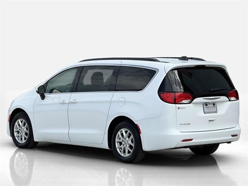 Used 2021 Chrysler Voyager Lxi image 2