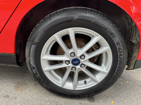Used 2017 Ford Focus SE w/ Cold Weather Package image 2
