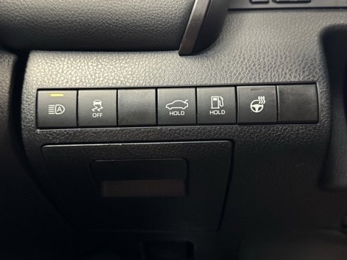 Used 2021 Toyota Camry SE w/ Cold Weather Package image 15
