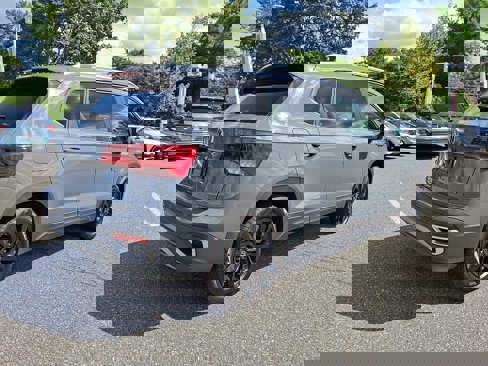 Certified 2022 Volkswagen Taos SE w/ IQ.Drive SE Package image 6