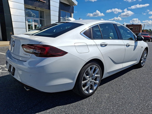 Used 2020 Buick Regal Avenir w/ Driver Confidence Package II image 7