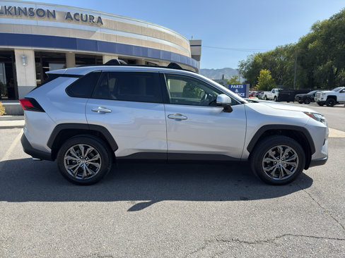 Used 2023 Toyota RAV4 XLE Premium image 8