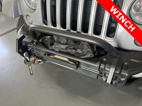 Used 2018 Jeep Wrangler Unlimited Sahara image 8