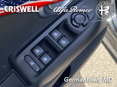 New 2025 Alfa Romeo Tonale w/ Premium Package image 16