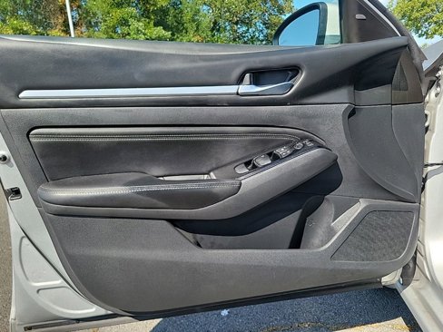 Used 2023 Nissan Altima 2.5 SV w/ SV Premium Package image 19