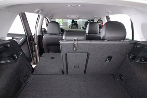 Used 2016 Volkswagen e-Golf SEL Premium w/ Driver Assistance Package image 40