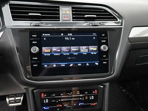 Used 2022 Volkswagen Tiguan SE R-Line image 9