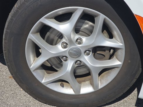 Used 2017 Chrysler Pacifica Touring-L w/ Tire & Wheel Group image 9