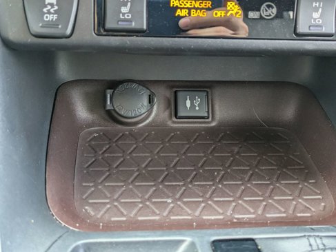 Used 2019 Toyota RAV4 Limited image 28