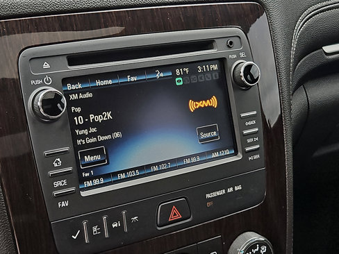 Used 2017 Chevrolet Traverse LT w/ Style and Technology Package image 18