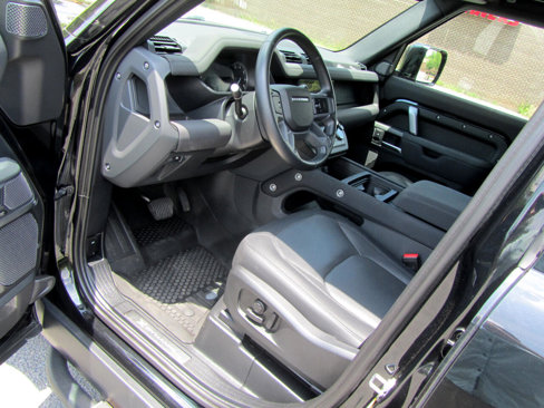 Used 2023 Land Rover Defender 110 X-Dynamic SE image 17