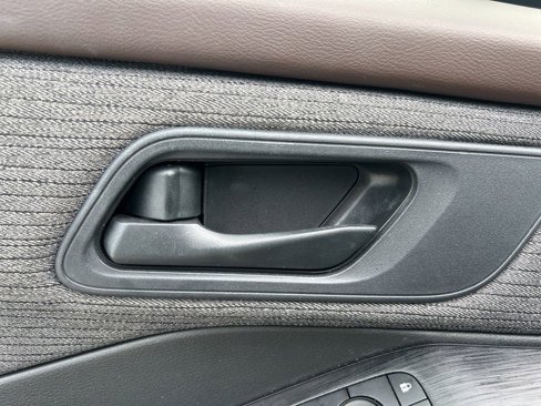 Used 2023 Nissan Rogue S image 11