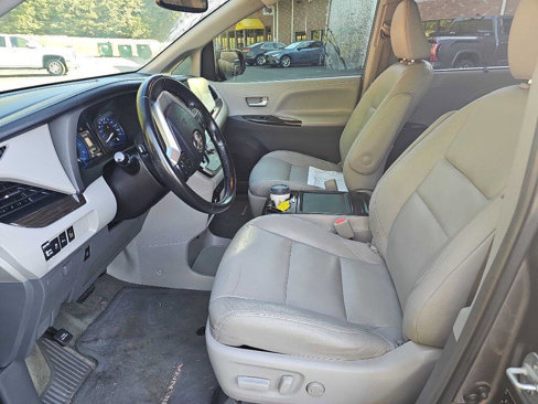 Used 2016 Toyota Sienna XLE Premium image 9