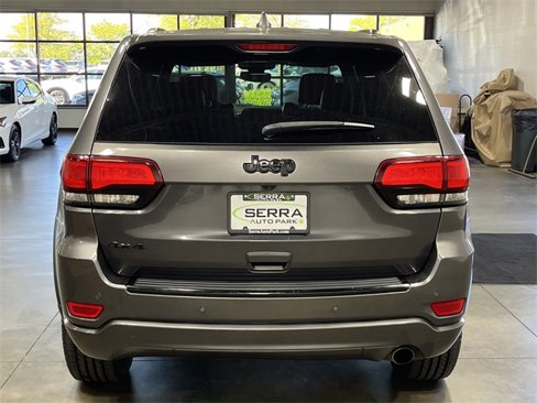 Used 2017 Jeep Grand Cherokee Altitude image 5