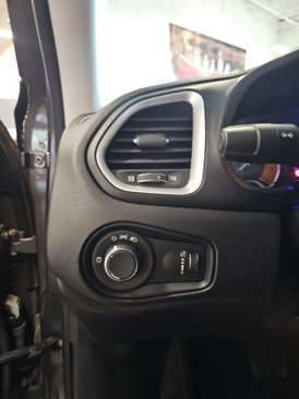 Used 2020 Jeep Renegade Sport w/ Sport Appearance Group image 12