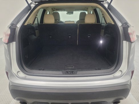 Used 2020 Ford Edge SE image 29