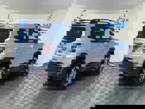 Used 2018 Jeep Renegade Latitude image 4