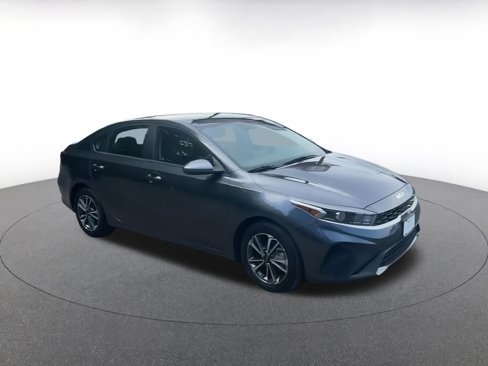 Used 2024 Kia Forte LXS image 2
