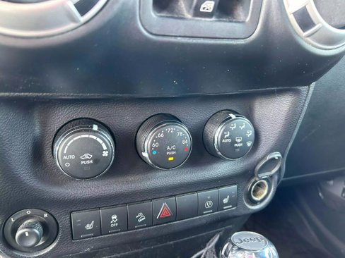 Used 2015 Jeep Wrangler Unlimited Sahara w/ Connectivity Group image 28