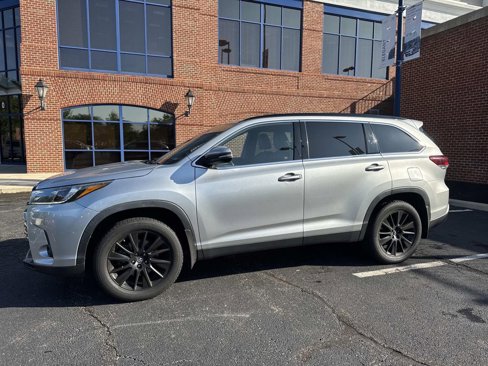 Used 2019 Toyota Highlander SE image 2