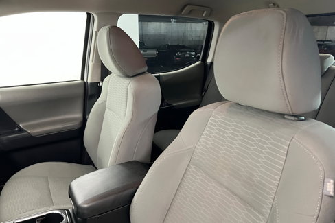Used 2016 Toyota Tacoma SR image 17