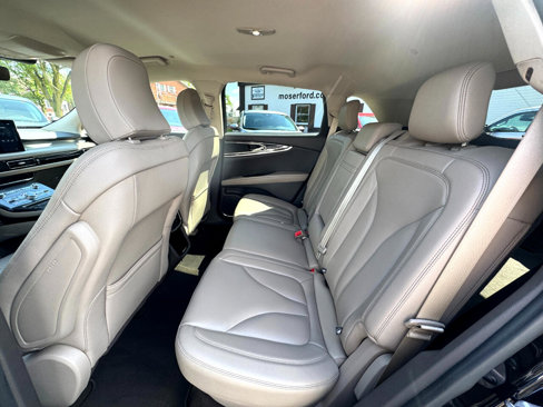 Used 2022 Lincoln Nautilus FWD w/ Premium Package image 21