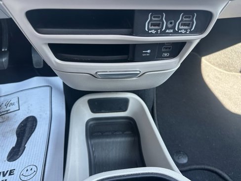 Used 2022 Chrysler Pacifica Touring-L image 29