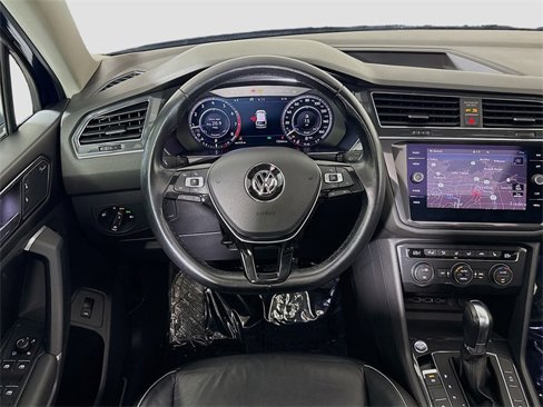 Used 2018 Volkswagen Tiguan SEL Premium image 23