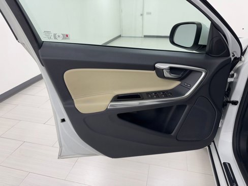 Used 2016 Volvo S60 T5 Premier image 6