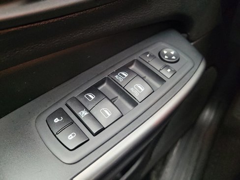 Used 2020 Jeep Cherokee Latitude Plus w/ Cold Weather Group image 27