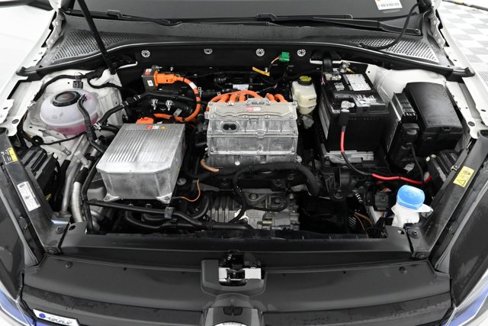 Certified 2019 Volkswagen e-Golf SEL Premium image 27
