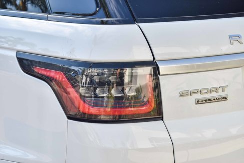 Used 2018 Land Rover Range Rover Sport Supercharged image 9