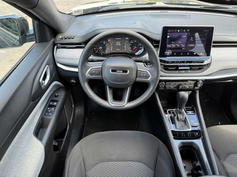 Used 2023 Jeep Compass Sport image 9