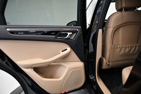 Certified 2023 Porsche Macan image 40