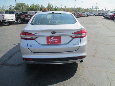 Used 2017 Ford Fusion SE image 5