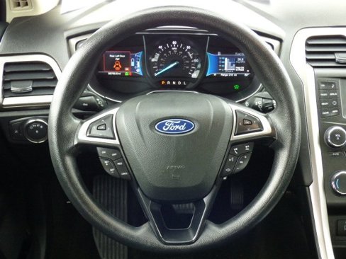 Used 2018 Ford Fusion SE image 4