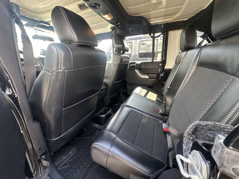 Used 2012 Jeep Wrangler Unlimited Rubicon image 8