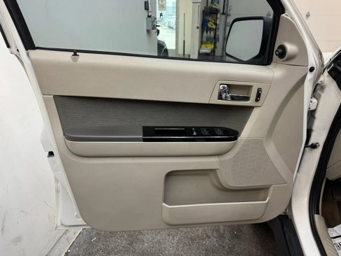 Used 2011 MAZDA Tribute i Sport image 10