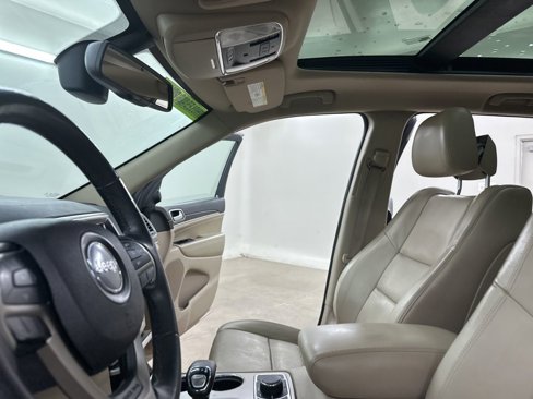 Used 2015 Jeep Grand Cherokee Limited w/ Luxury Group II image 32