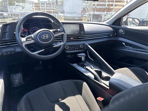 Used 2021 Hyundai Elantra SEL image 10