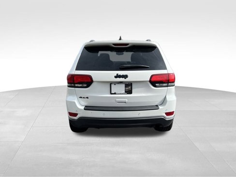 Used 2020 Jeep Grand Cherokee Laredo image 5