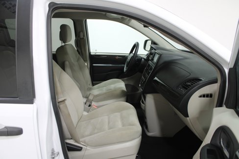 Used 2019 Dodge Grand Caravan SE w/ UConnect Hands-Free Group image 23