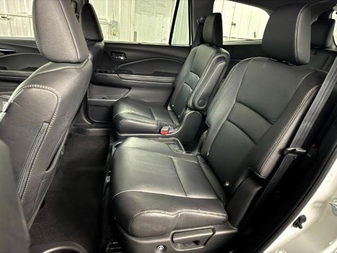 Used 2021 Honda Pilot Touring image 9