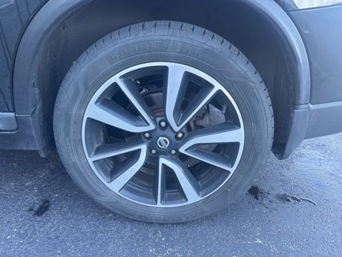 Used 2019 Nissan Rogue SL w/ Premium Package image 10
