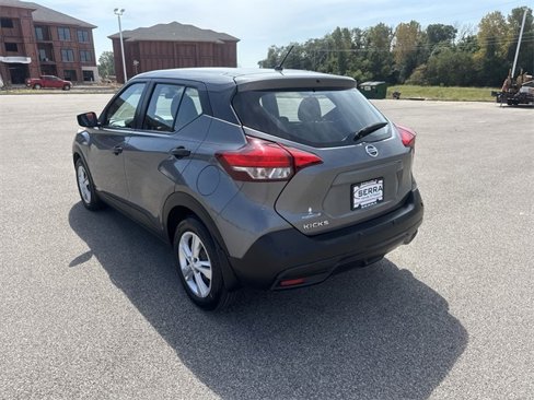 Used 2020 Nissan Kicks S image 11