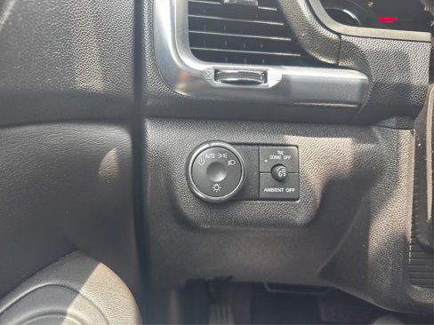 Used 2013 GMC Acadia SLE image 17