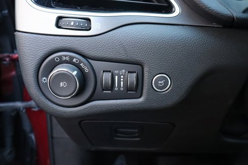 Used 2019 Jeep Cherokee Limited image 13