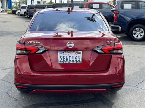 Used 2020 Nissan Versa SV image 4